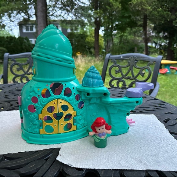 Fisher Price Disney Little Mermaid Ariel’s Castle - Picture 9 of 10